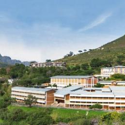 Реновация освещения помещений в интерьере Немецкой Международной школы в Кейптауне (ЮАР) (Deutsche Internationale Schule Kapstadt - DSK), отметившей свое 140-летие в 2023 году. 