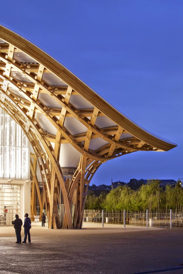 Архитектура и освещение Le centre Pompidou-Metz в Меце, Франция