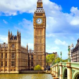 Модернизация освещения циферблатов часов на башне «Big Ben» Вестминстерского дворца в Лондоне