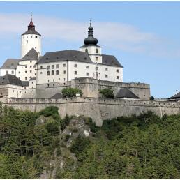 Освещение экстерьера и интерьера исторического замка Форхтенштайн (Burg Forchtenstein) – родового поместья аристократического семейного клана Эстерхази (Австро-Венгрия, XV-XVII вв.) 